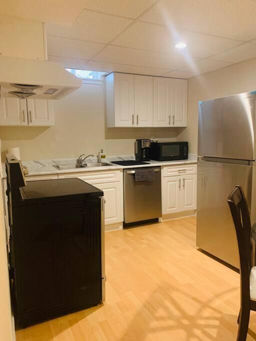 Finished 2 Bedroom Apartment In An Upscale Area Of เอแจ็กซ์ ภายนอก รูปภาพ