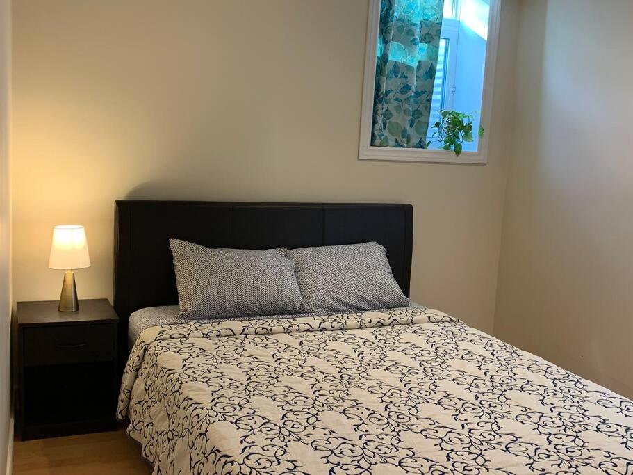 Finished 2 Bedroom Apartment In An Upscale Area Of เอแจ็กซ์ ภายนอก รูปภาพ