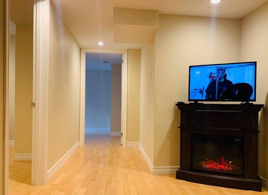 Finished 2 Bedroom Apartment In An Upscale Area Of เอแจ็กซ์ ภายนอก รูปภาพ
